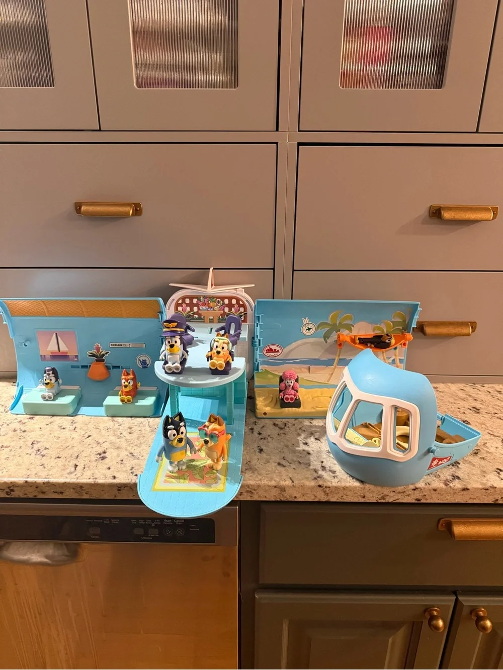 Bluey 3-in-1 Transforming Airplane Boat Playset Play Set